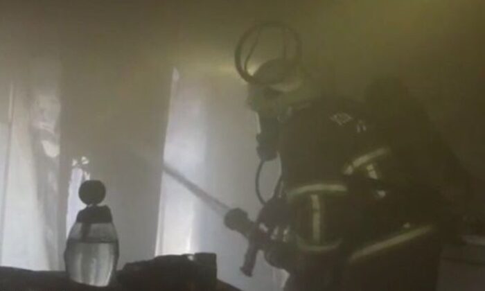 Buzdolabı prizinden çıkan yangın evi küle çevirdi