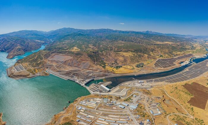 Cengiz Holding, Türkiye’nin ilk hibrit enerji santralini kurdu