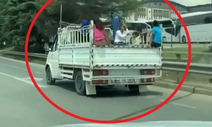 Çocukların kamyonet kasasındaki tehlikeli yolculukları yürekleri ağza getirdi