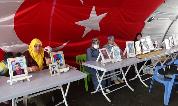 Çocukların teslim olması, evlat nöbetindeki ailelerin umutlarını çoğalttı