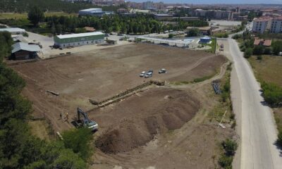 Çorum’da belediye iki sentetik sahanın yapımına başlandı