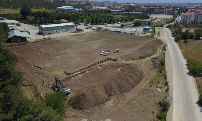 Çorum’da belediye iki sentetik sahanın yapımına başlandı