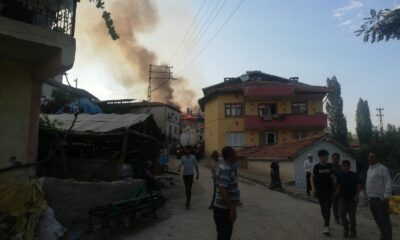 Çorum’da yangın: 3 ev ve 1 ahır kül oldu