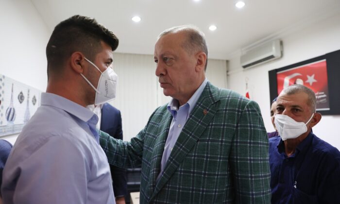 Cumhurbaşkanı Erdoğan’dan Şahin Akdemir’in ailesine taziye ziyareti