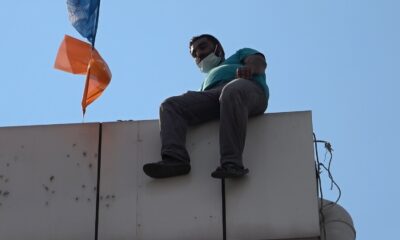 Daha evvel 49 kez çatıya çıkan şahıs bu sefer Bursa’da intihar şovu yaptı