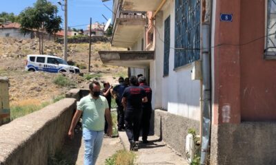 Darp ettiği annesini eve kilitledi