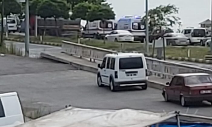 Denize giren bir kişi boğulma tehlikesi geçirdi