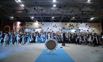 DEÜ Tıp Fakültesinde mezuniyet sevinci