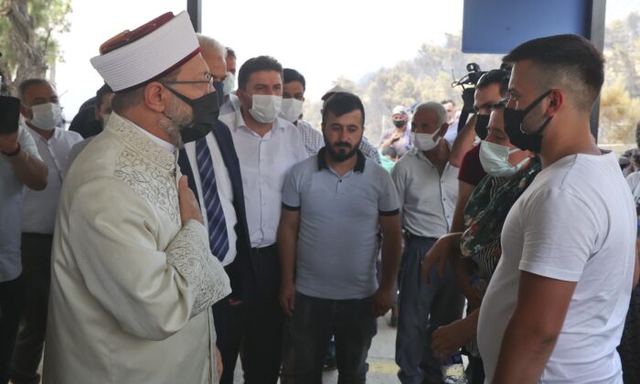 Diyanet İşleri Başkanı Erbaş’tan orman yangınında hayatını kaybeden çiftin yakınlarına taziye ziyareti