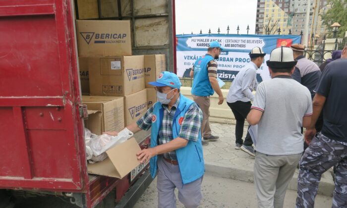 Diyanet Vakfı Kırgızistan’da 6 bin aileye kurban eti dağıttı