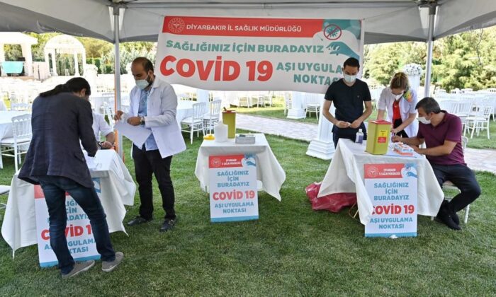 Diyarbakır Öğretmenevinde Covid-19 aşı uygulama noktası kuruldu