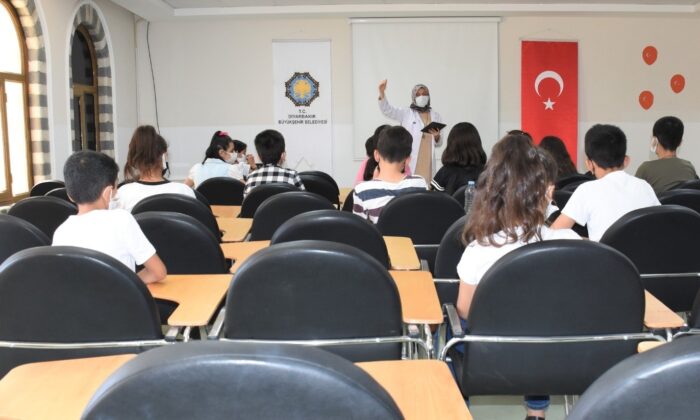 Diyarbakır’da öğrencilere hepatit semineri