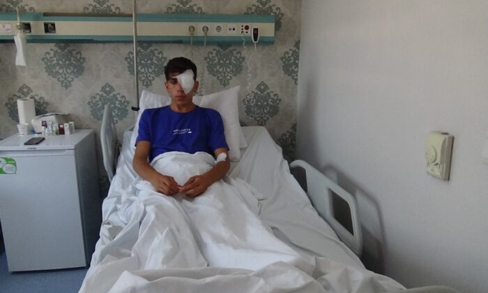 Diyarbakır’da rastgele atılan maytap, 17 yaşındaki genci sol gözünden etti