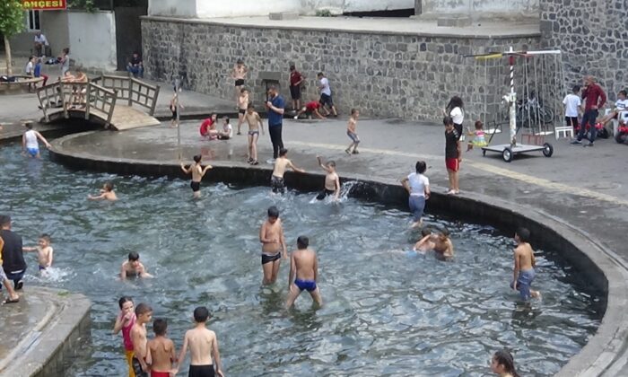 Diyarbakır’da yüksek hava sıcaklığında korona virüse davetiye