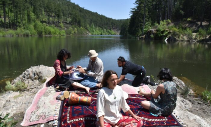 Doğada müzik ile terapi yapıldı