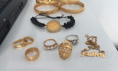 Dolandırıcılık şüphelilerinin evlerinden altın ve para çıktı