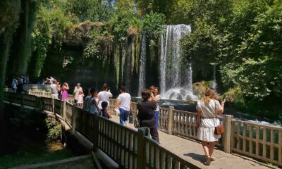 Düden Şelalesi bayramda 100 bin ziyaretçiyi ağırladı