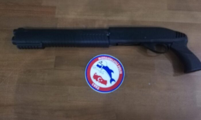 Durdurulan araçta ruhsatsız av tüfeği ele geçirildi