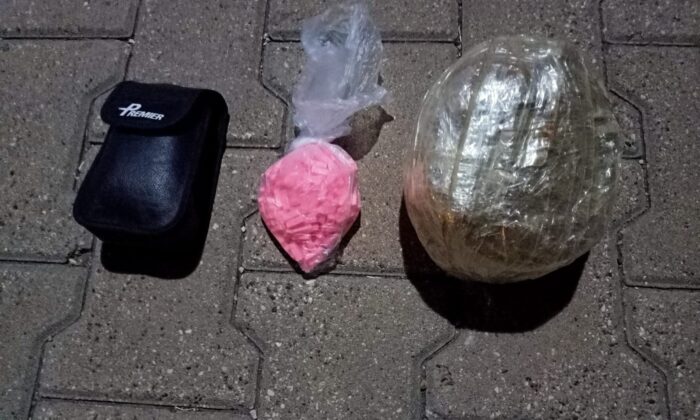 Durdurulan otobüsteki yolcunun çantasında uyuşturucu çıktı