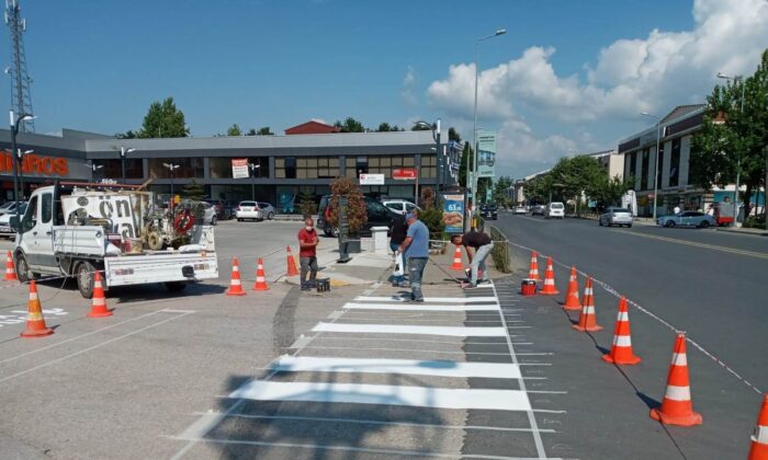 Düzce’de yol çizgileri yenileniyor