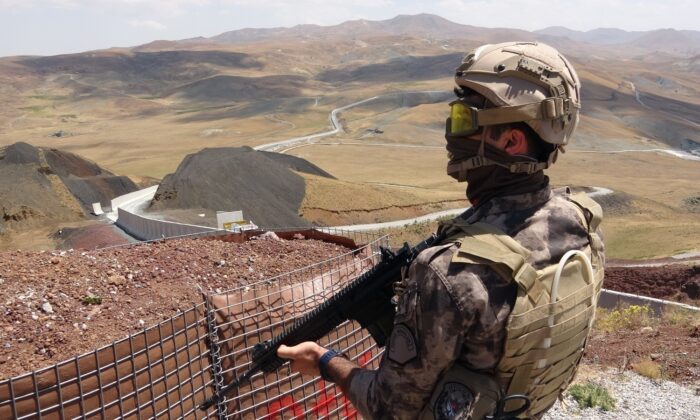 Düzensiz göçmen geçişleri sınır duvarlarıyla engellenecek