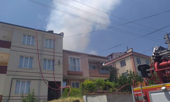 Edirne’de bir apartmanın çatısında çıkan yangın söndürüldü