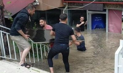 Edirne’de dükkanları sel suları bastı, esnaf malzemelerini kurtarmak için seferber oldu