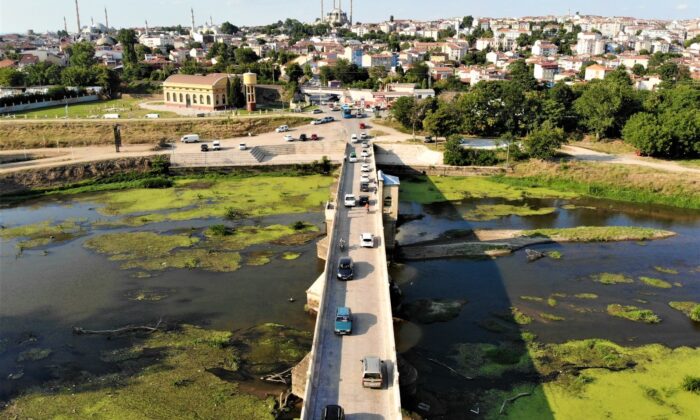 Edirne’de seviyesi düşen nehirlerde adacıklar oluştu