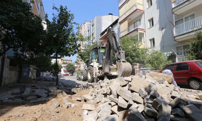 Efeler Belediyesi, yolları yeniliyor