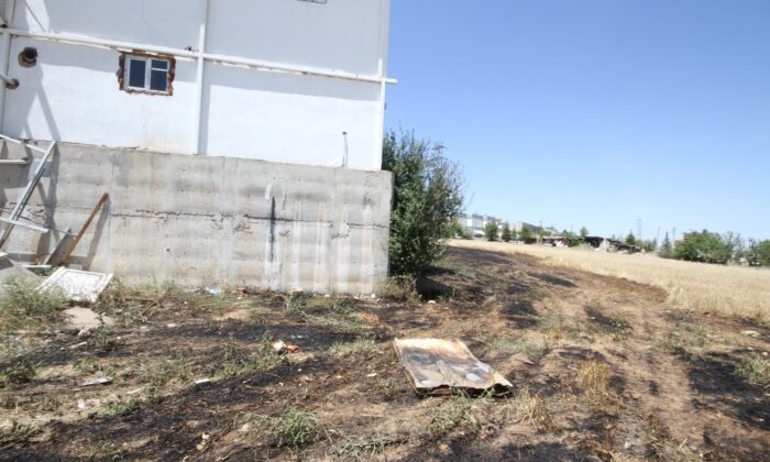 Ekili alanda çıkan yangın silah fabrikasına sıçramadan söndürüldü