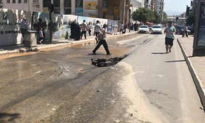 Elazığ’da su borusunun patlaması nedeni ile yol çöktü, ekipler anında çalışmalara başladı
