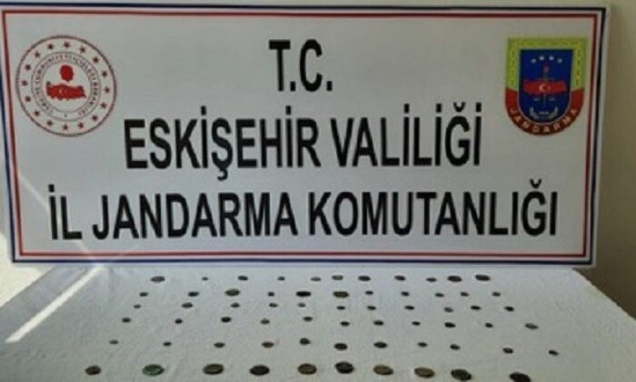 Elindeki 65 adet sikkeyi satamadan yakalandı