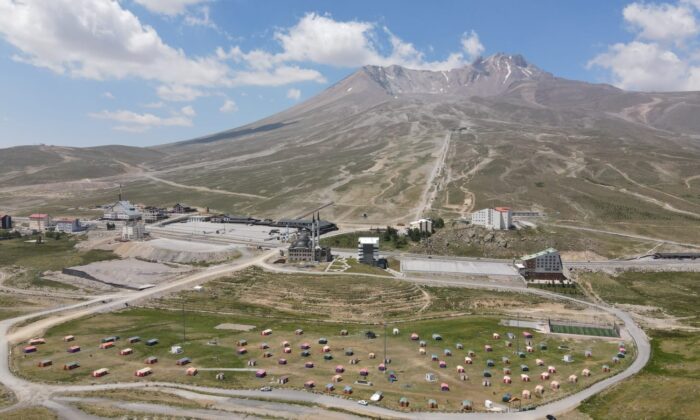 Erciyes’in temiz havası, kampçıların gözdesi oldu