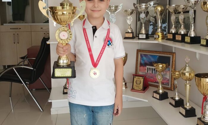 Erdekli küçük Gökay, satranç başarısı