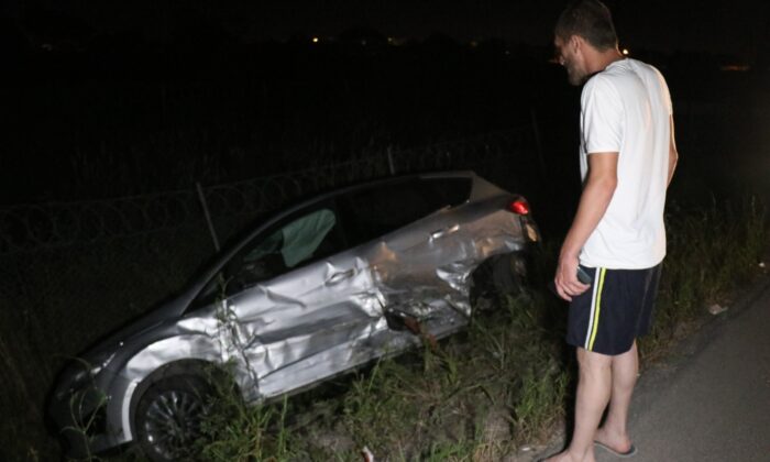 Erenler’de iki otomobil çarpıştı: 3 yaralı