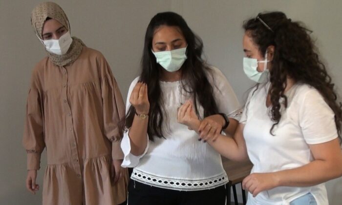 Erzincan’da vatandaşlara ücretsiz işaret dili kursu