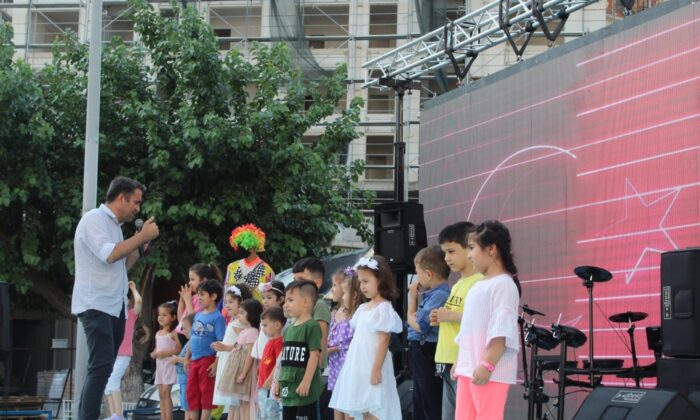 Esenler’de çocuklar bayram etti