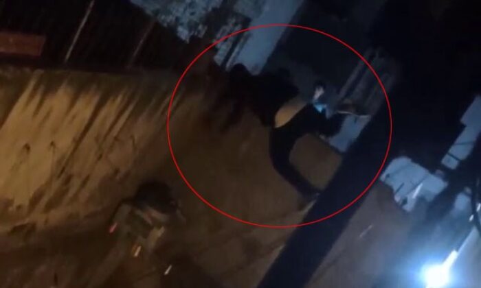 Esenyurt’ta yabancı uyruklu şahsın taksi ücreti vermeme oyunu kamerada