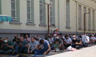 Eskişehir’de eller yangından etkilenenler için semaya açıldı