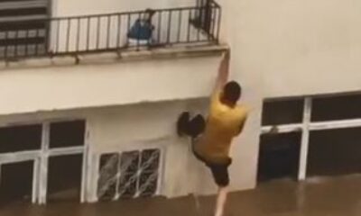 Evleri suyla dolan çift komşularının uzattığı ip yardımıyla hayata tutundu