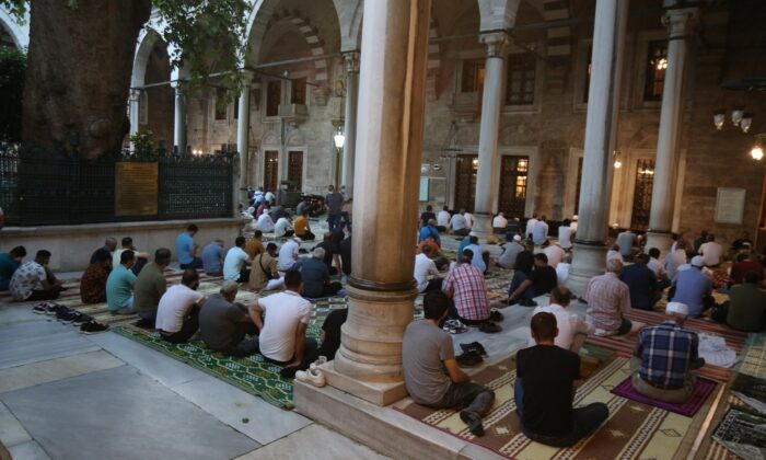 Eyüpsultan’da şehitler için kurban kesildi