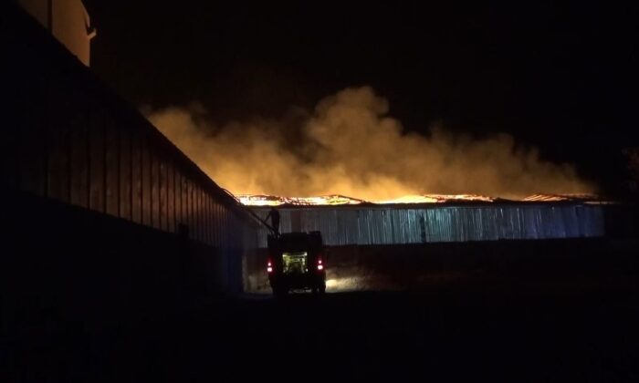 Fabrika yangınına müdahale sürüyor