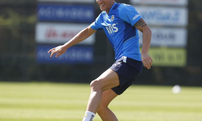 Fenerbahçe’de Serdar Aziz, Sinan Gümüş ve Mesut Özil takımla çalıştı