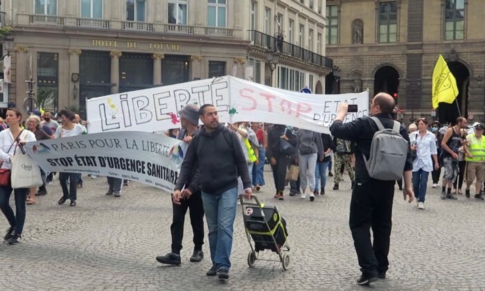 Fransa’da aşı karşıtları bir kez daha sokağa indi