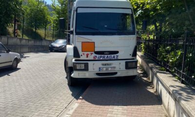 Freni patlayan tüp kamyonu kaldırıma çıkarak durabildi