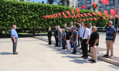 Gazeteciler basın anıtına çelenk bıraktı