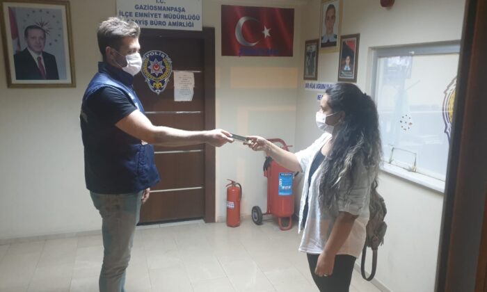 Gaziosmanpaşa’da kadınların cep telefonunu kapkaç yapan kişi yakalandı