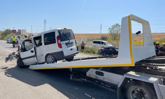 Gelibolu’da feci kaza, araçlar kafa kafaya çarpıştı: 2 ölü