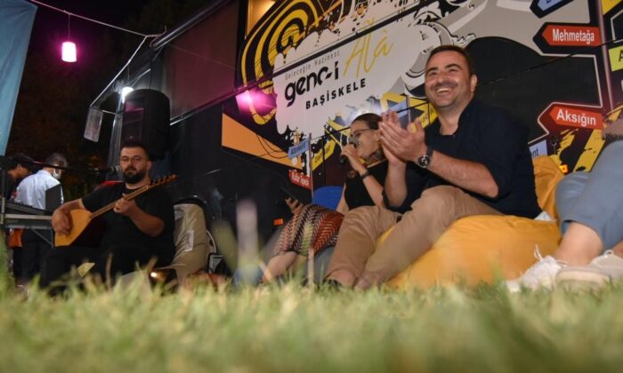 GençBüs Başiskele sahilinde gençlerle buluştu