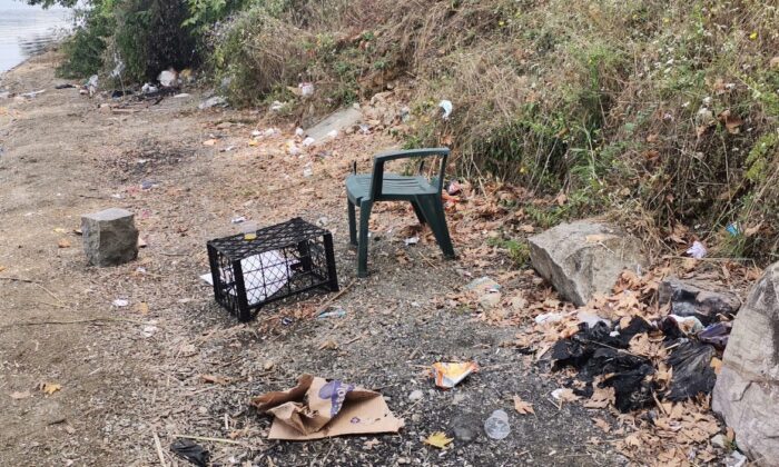 Göl çevresinden onlarca torba atık toplandı